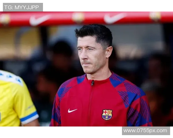 莱万背叛昔日恩情拜仁球迷怒斥其为忘恩负义的叛徒